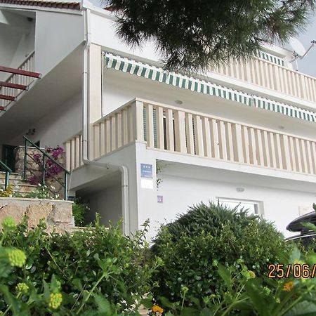 Apartments Vila Oksana Mimice Exterior foto