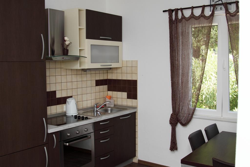 Apartments Vila Oksana Mimice Exterior foto