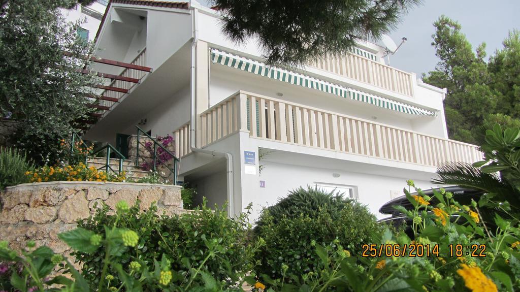 Apartments Vila Oksana Mimice Exterior foto